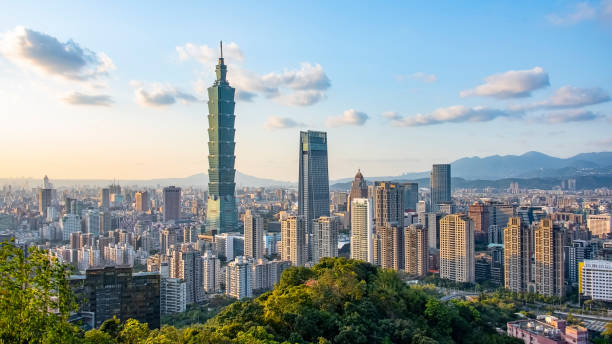 панорама города тайбэй на тайване - башня фотографии стоковые фото и изображения