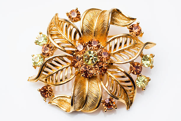 винтажная брошь - brooch gold jewelry old fashioned стоковые фото и изображения