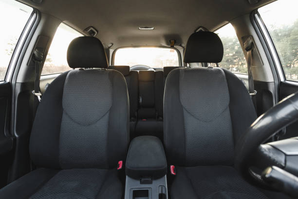 interior del coche, parte de los asientos delanteros, cerca - interior del coche fotografías e imágenes de stock