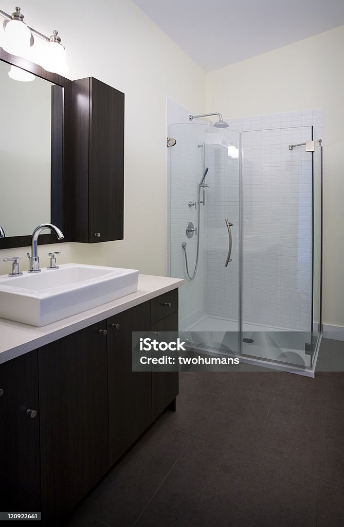 Современная ванная комната - Стоковые фото Архитектура роялти-фри