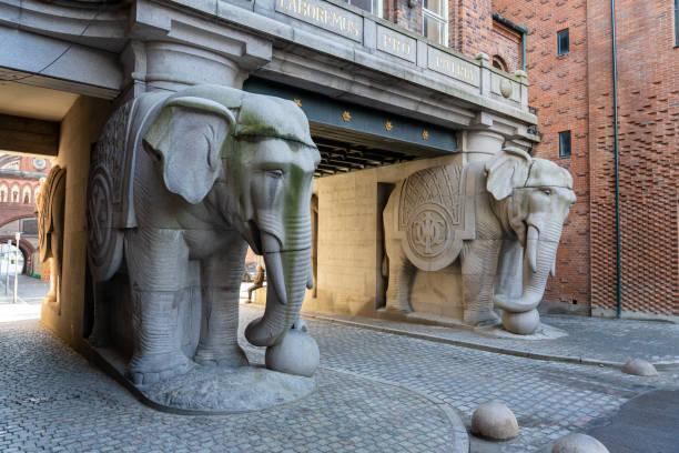 elephant gate al carlsberg brewery, copenaghen - denmark danish culture copenhagen sculpture foto e immagini stock