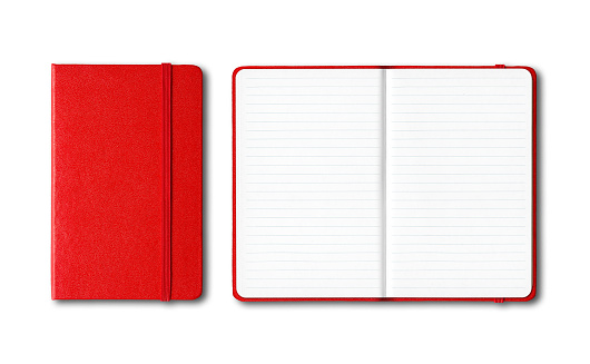 Cuadernos rojos cerrados y abiertos aislados en blanco photo
