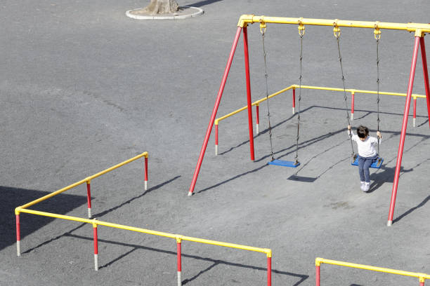 A new idea for outdoor exercise is to use exercise equipment made from nature or easily made by yourself, such as iron bars, logs, or logs that have a natural appearance without the need for maintenance costs like general exercise equipment.