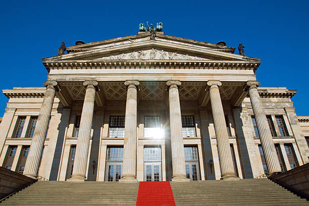 венский концертхаус на площадь жандарменмаркт - berlin germany gendarmenmarkt schauspielhaus germany стоковые фото и изображения