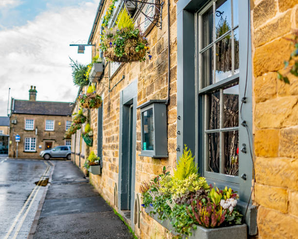 Exterior of a traditional stone building the town of Bakewell Bakewell, Derbyshire, UK – November 26 2019: Selective focus on the near window of a traditional building in the Derbyshire town of Bakewell bakewell stock pictures, royalty-free photos & images