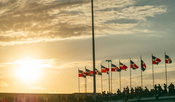 o pôr do sol no protesto - dominican flag - fotografias e filmes do acervo