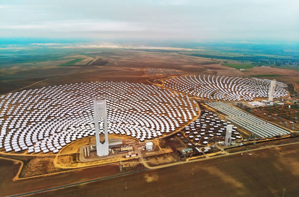 vue aérienne gemasolar centrale solaire concentrée à séville - seville sevilla spain andalusia photos et images de collection