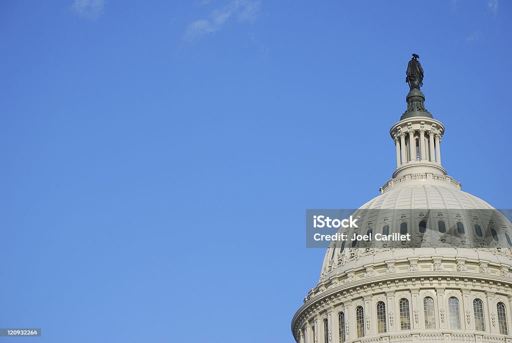 Dôme du Capitole de l'État et du ciel bleu à Washington, D.C. - Photo de Fond libre de droits
