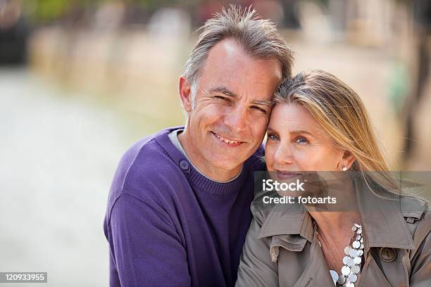 Feliz Pareja Madura Foto de stock y más banco de imágenes de 55-59 años - 55-59 años, Parejas, 50-54 años