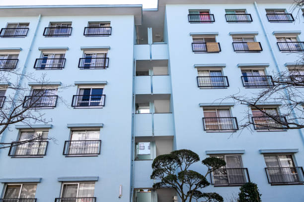 日野市の団地、日野市東京、東京 - apartment sky housing project building exterior ストックフォトと画像