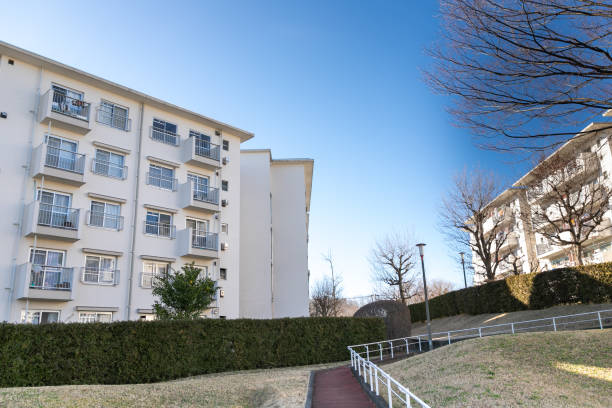 日野市の団地、日野市東京、東京 - apartment sky housing project building exterior ストックフォトと画像