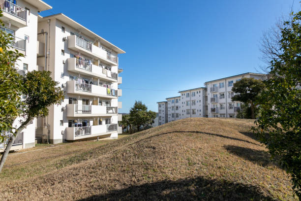 日野市の団地、日野市東京、東京 - apartment sky housing project building exterior ストックフォトと画像