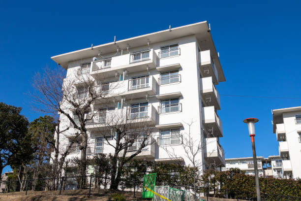 日野市の団地、日野市東京、東京 - apartment sky housing project building exterior ストックフォトと画像