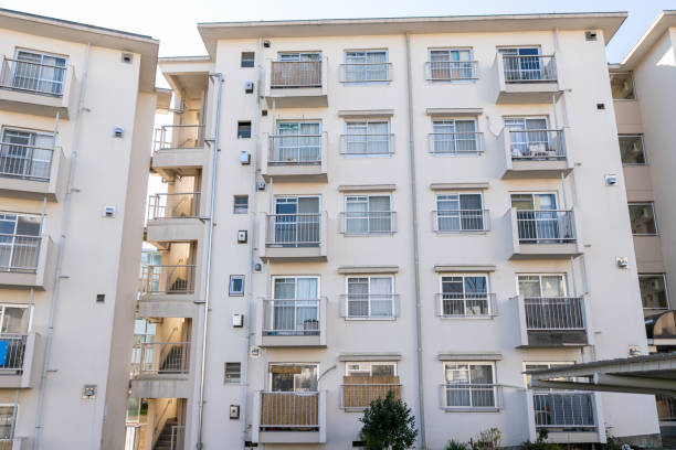 日野市の団地、日野市東京、東京 - apartment sky housing project building exterior ストックフォトと画像