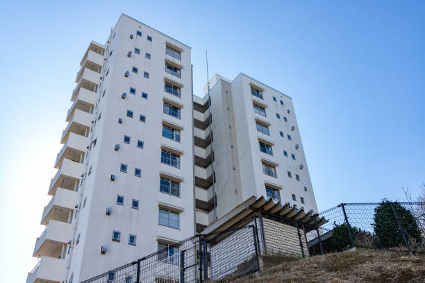 日野市の団地、日野市東京、東京 - apartment sky housing project building exterior ストックフォトと画像