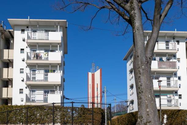 日野市の団地、日野市東京、東京 - apartment sky housing project building exterior ストックフォトと画像