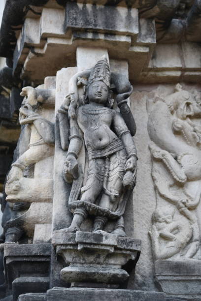 templo dulhadev, grupo sur de templos khajuraho, india - khajuraho india indian culture temple fotografías e imágenes de stock