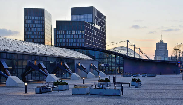 porta della città - città di lodz, polonia. - lodz foto e immagini stock