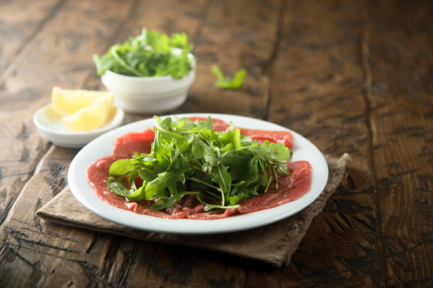 carpaccio di manzo - beef carpaccio foto e immagini stock