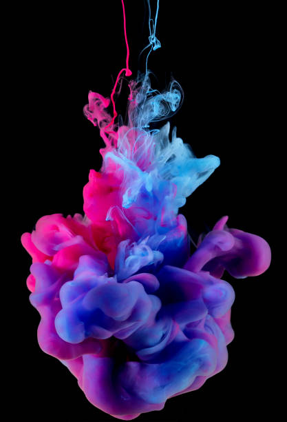 黒い背景に分離された水に飛び散る色のインク - color mix ストックフォトと画像