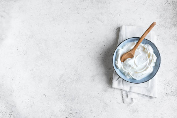 natural greek yogurt - yogurt greek culture milk healthy eating imagens e fotografias de stock