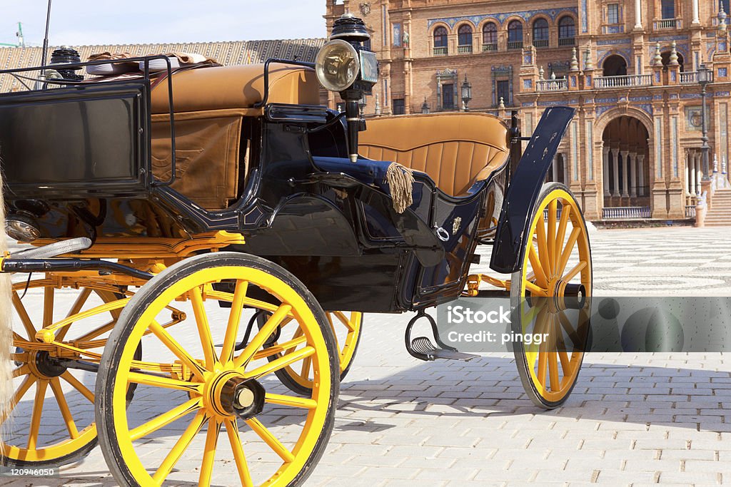 Carruagem em frente de Plaze de España em Sevilha, - Royalty-free Abóbada de Berço Foto de stock