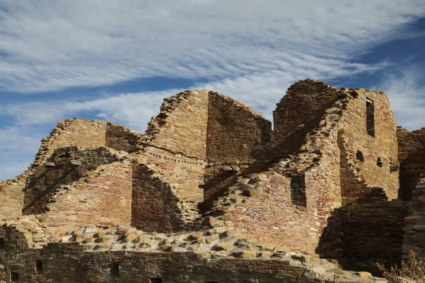 푸에블로 델 아로요 - 차코 문화 국립 역사 공원 뉴 멕시코 미국 - pueblo del arroyo ruins 뉴스 사진 이미지