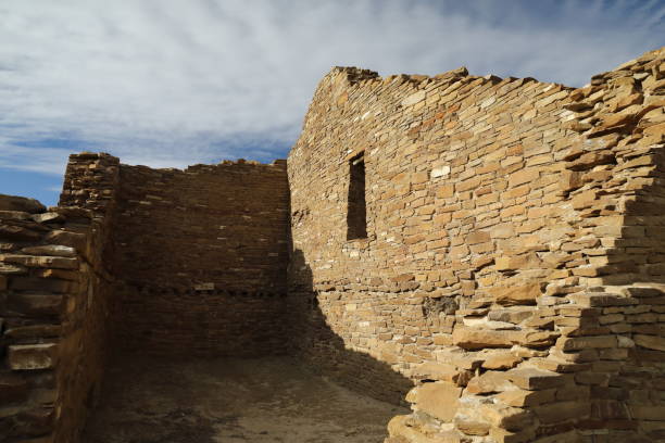 푸에블로 델 아로요 - 차코 문화 국립 역사 공원 뉴 멕시코 미국 - pueblo del arroyo ruins 뉴스 사진 이미지