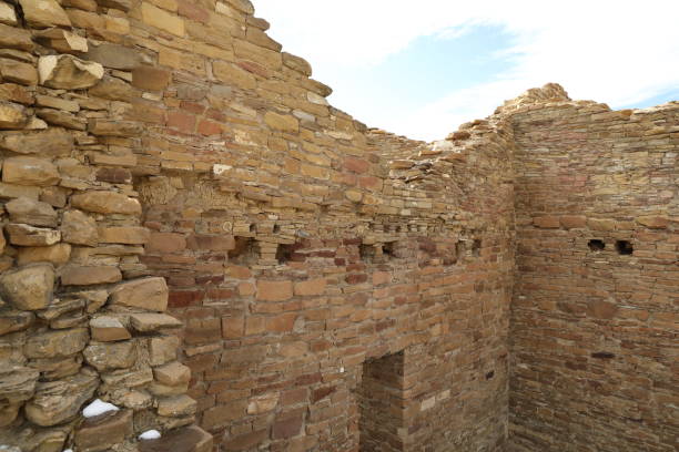 푸에블로 델 아로요 - 차코 문화 국립 역사 공원 뉴 멕시코 미국 - pueblo del arroyo ruins 뉴스 사진 이미지