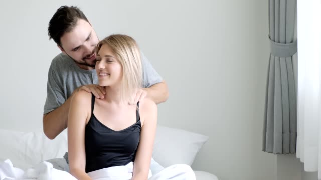 Предложения с couple and pair. Nubiles blonde hottie Kamilla Rides a big cock in Bed.