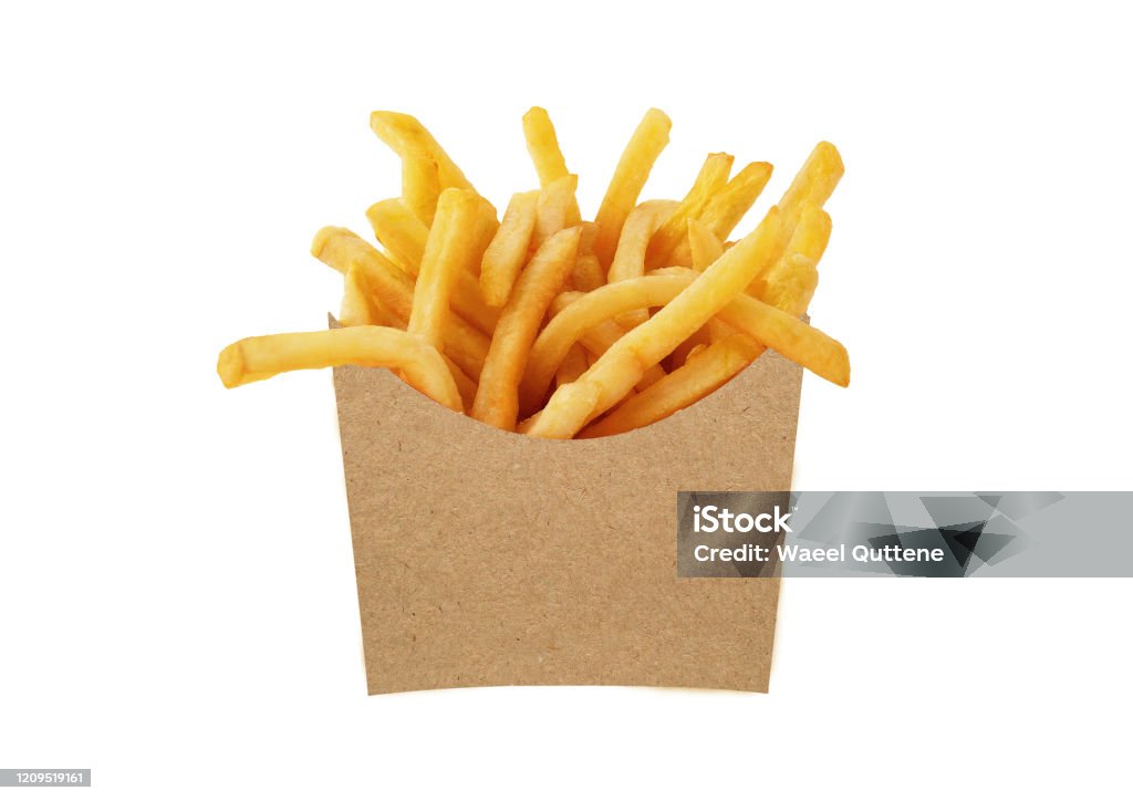 Franse frietjes in een bruine kraft papieren zak geïsoleerd op een witte achtergrond - Royalty-free Patat Stockfoto