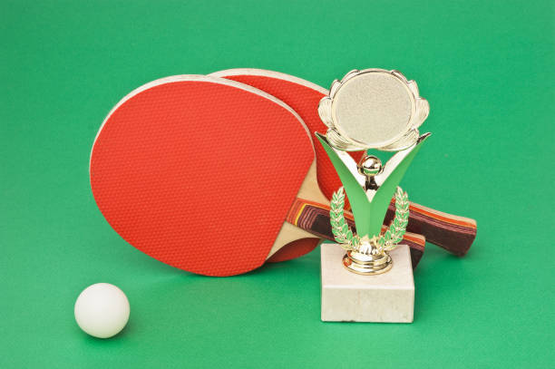 スポーツ賞、緑のテーブルのテニス ラケット - table tennis tennis table indoors ストックフォトと画像