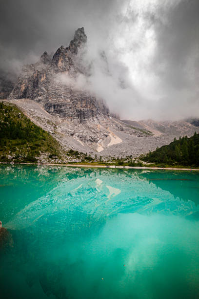 dolomiti - tirol season rock mountain peak - fotografias e filmes do acervo