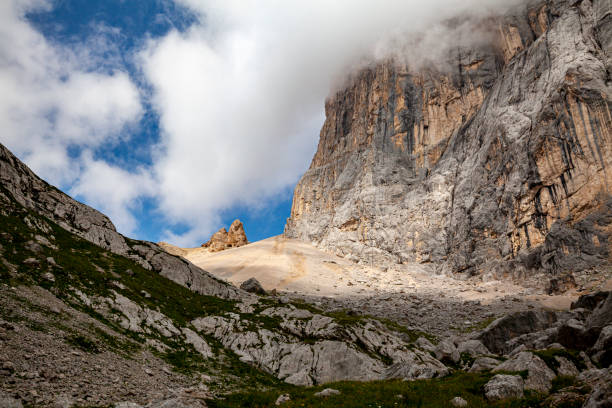 dolomiti - tirol season rock mountain peak - fotografias e filmes do acervo