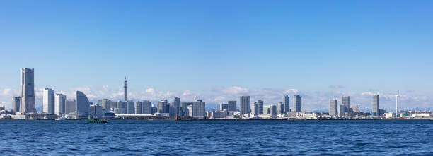 大黒埠頭から見る横浜湾 - みなとみらい ストックフォトと画像