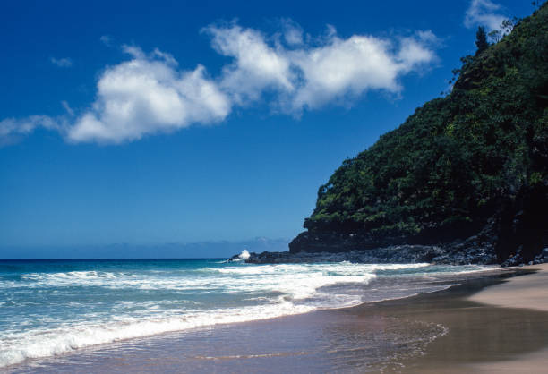 istock Na Pali Coast State Park - Secluded Beach - 1984 1209595829