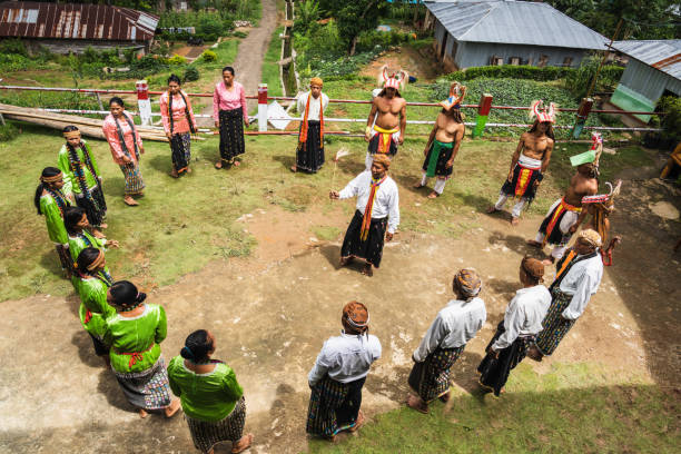 indonesien ost nusa tenggara flores traditionelles dorffest - labuanbajo stock-fotos und bilder