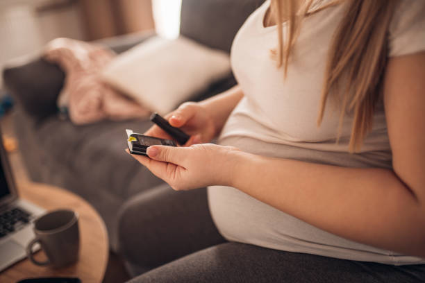 Pregnant woman contaminates her blood sugar young pregnant woman controls her blood sugar during pregnancy digestive system photos stock pictures, royalty-free photos & images