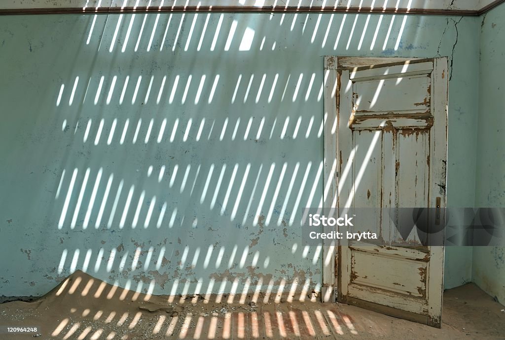 Intérieur de la maison de Kolmanskop - Photo de A l'abandon libre de droits