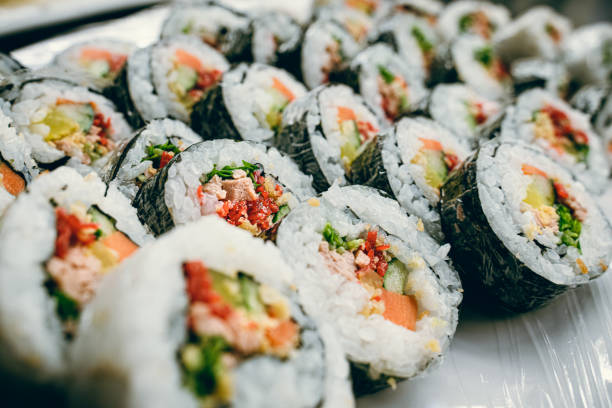 vegan food - sushi food vegetarian food japanese cuisine imagens e fotografias de stock