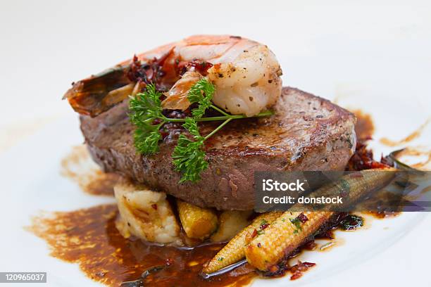 Mare E Monti - Fotografie stock e altre immagini di Surf and turf - Surf and turf, Gamberetto - Frutti di mare, Filetto