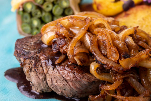 swabian zwiebelrost with potatos and beans - meat roast beef tenderloin beef imagens e fotografias de stock