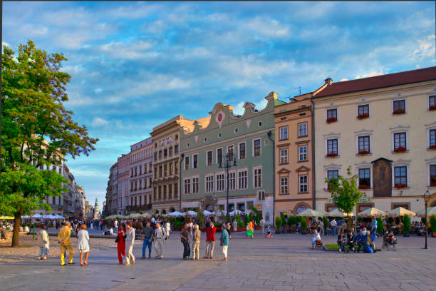 old town square in warsaw, poland - warsaw old town square imagens e fotografias de stock