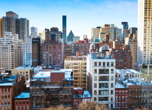 뉴욕의 전형적인 맨해튼 건물 배경 - new york city new york state skyline winter 뉴스 사진 이미지