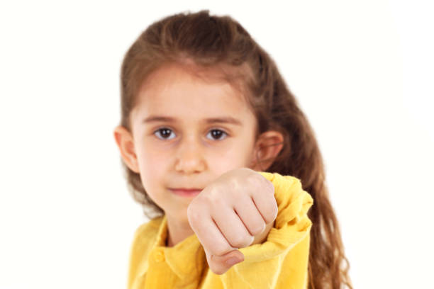 niña haciendo puños sobre fondo blanco - serious punching fighting displeased fotografías e imágenes de stock