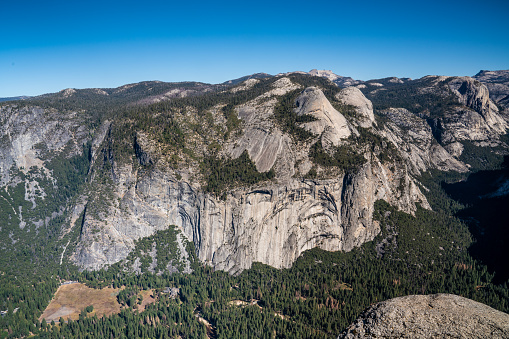 Gorgeous view of the Yosemite Valley fro Glacier Point