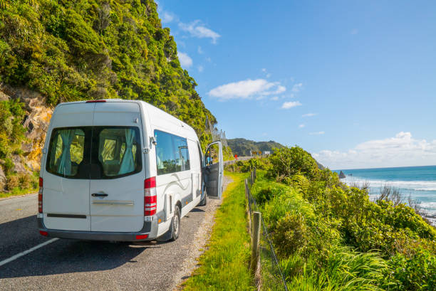 Campervan in New Zealand Campervan on the side of a deserted road on the South island in New Zealand vakantie stock pictures, royalty-free photos & images