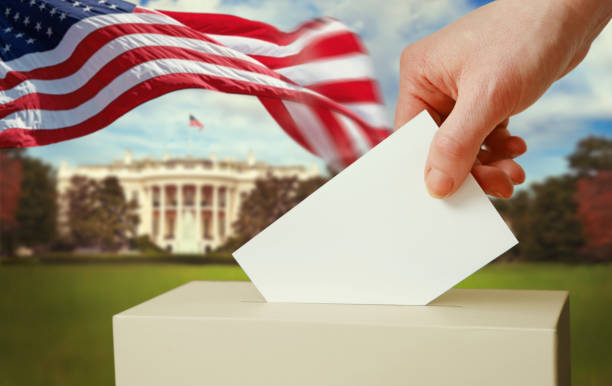 elecciones presidenciales en ee.uu. - white house washington dc american flag president fotografías e imágenes de stock