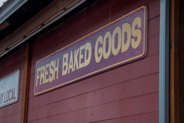 istock Side View of Fresh Baked Goods Sign 1209734153
