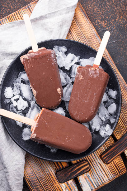 istock Chocolate ice cream popsicles in glaze 1209736540